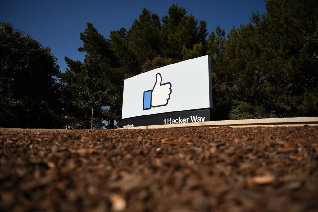 Buzzfeed – “Mark Changed The Rules”: How Facebook Went Easy On Alex Jones And Other Right-Wing Figures